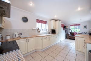 Living dining kitchen- click for photo gallery